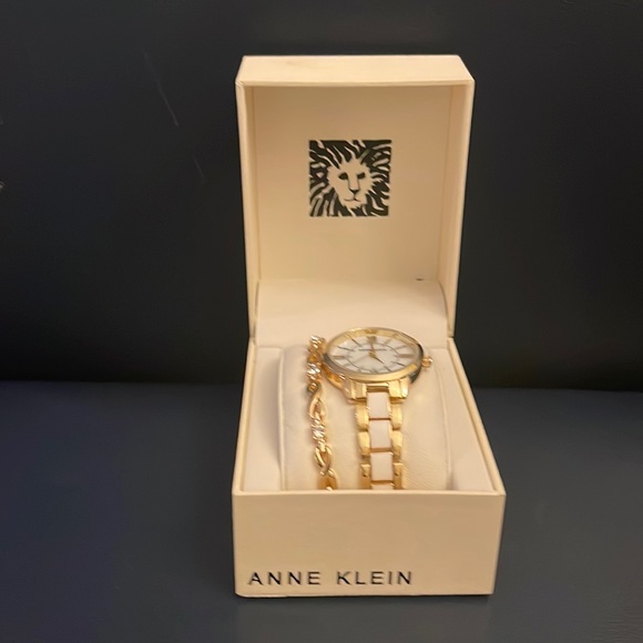 Anne Klein watch bracelet set - Picture 1 of 6